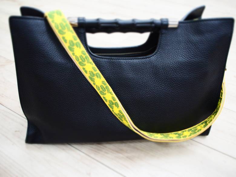 リボンのバッグストラップの見本画像