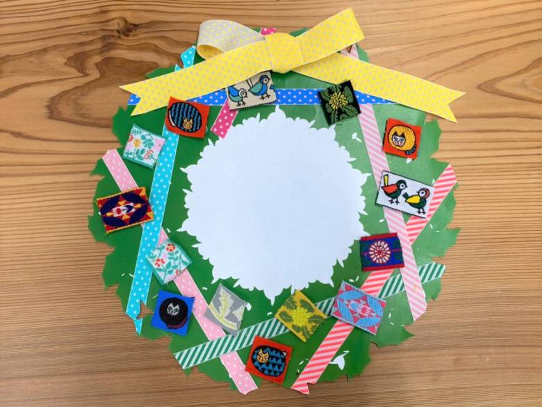 簡単に作れるクリスマスリースの作り方