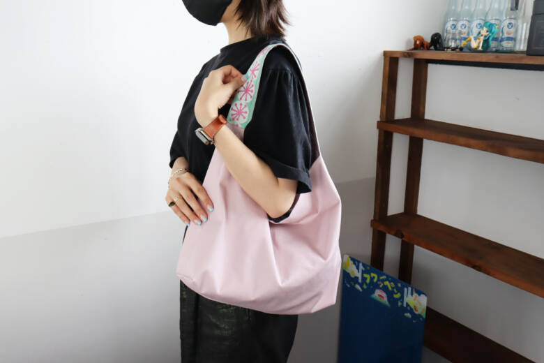 ワンハンドルの持ち手の手作りショルダーバッグ