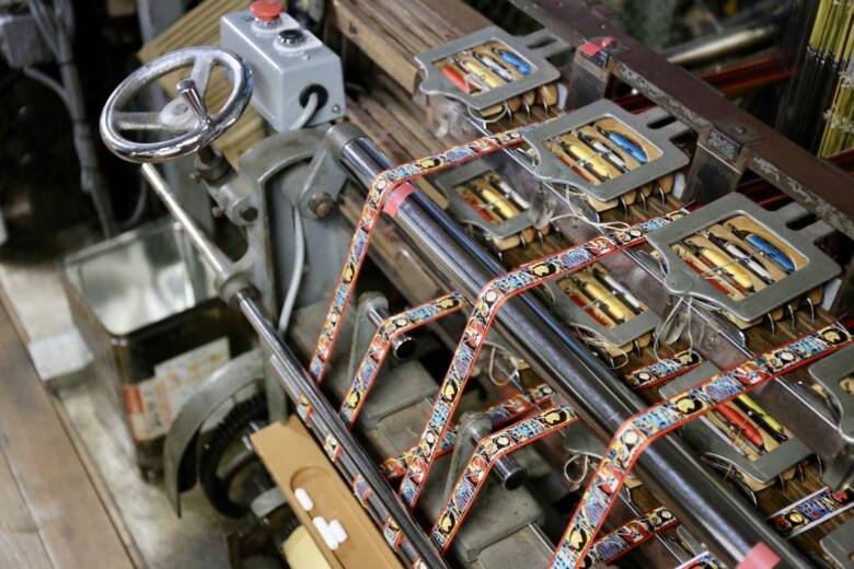 リボン工場の製織風景