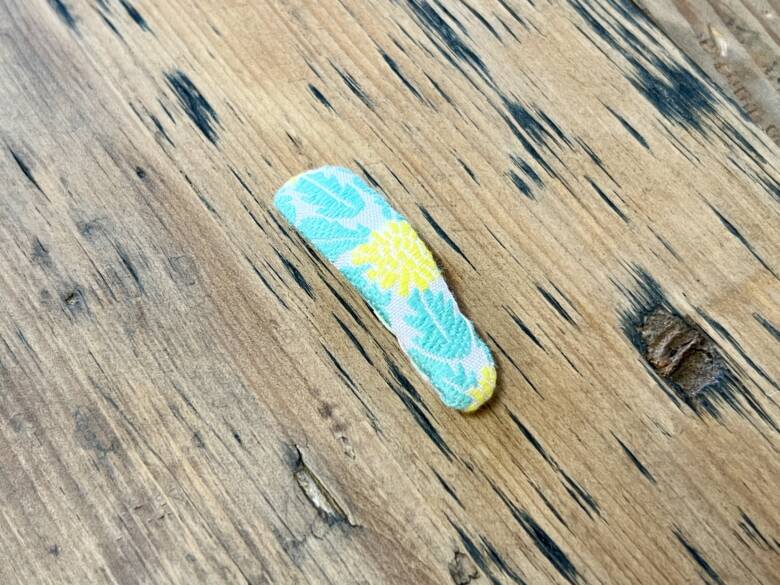 リボンヘアピンの完成品見本