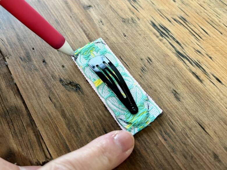 リボンヘアピンの作り方手順1