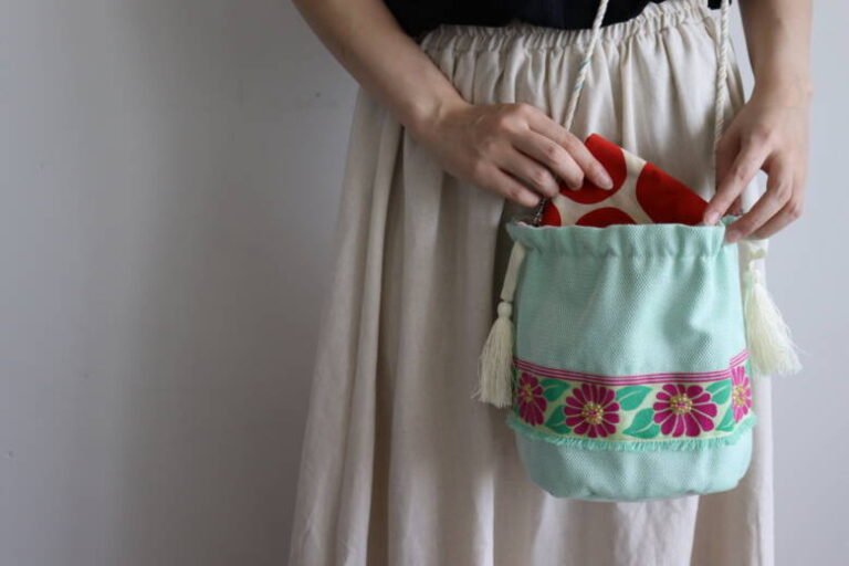 帯リボンの巾着バッグ