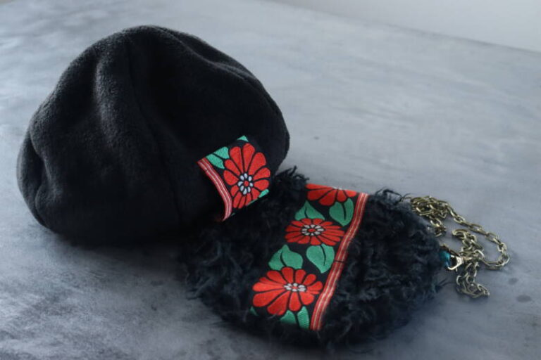 帯リボンのベレー帽