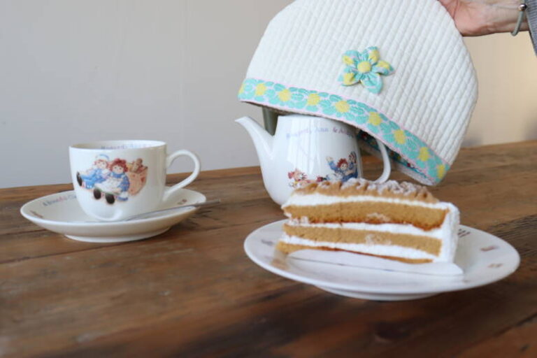 チロルリボンのティーコゼー