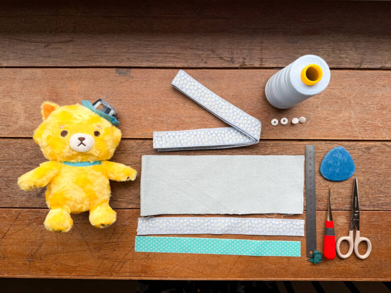 ぬいぐるみの手作り服(ポシェット)に使う材料と道具の一覧写真