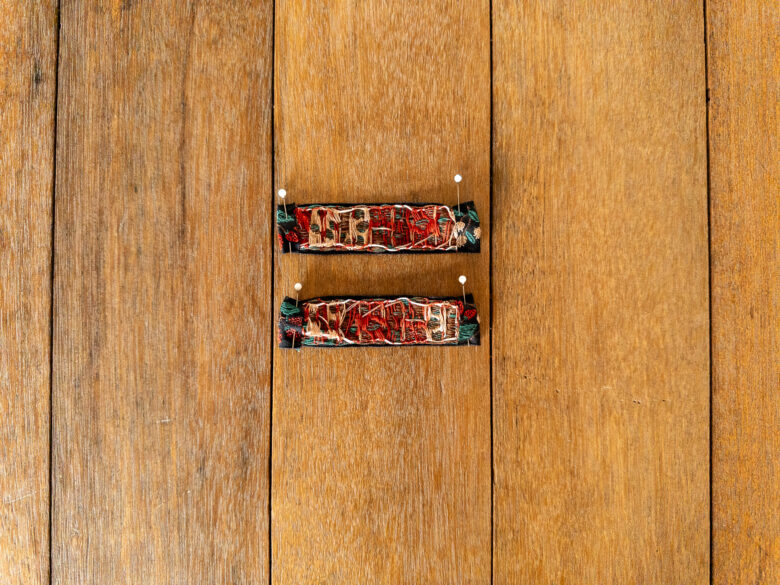 袖につけるリボン