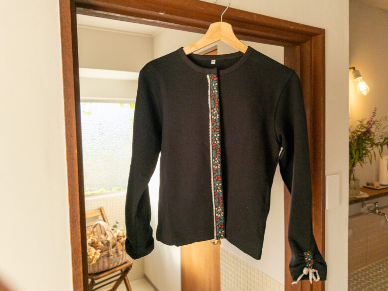 チロルリボンで楽しむカーディガンのリメイク